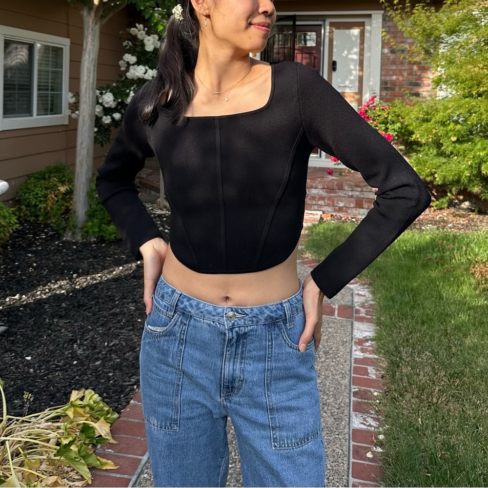 Elegant sculpted knit long sleeve